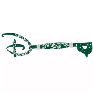 NIB Disney Visa Cardmember Exclusive Disney Store Opening Ceremony Key